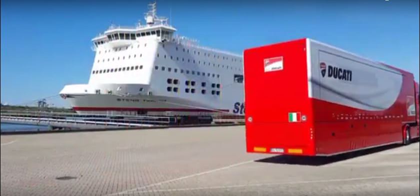 MotoGP Ducati Team op de kade van Stena Line in Hoek van Holland