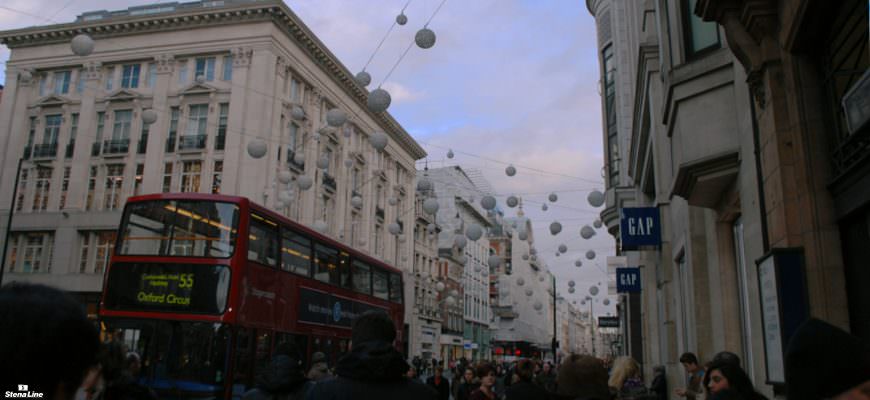Oxford Street kerstverlichting tijdens het kerstshoppen in Londen