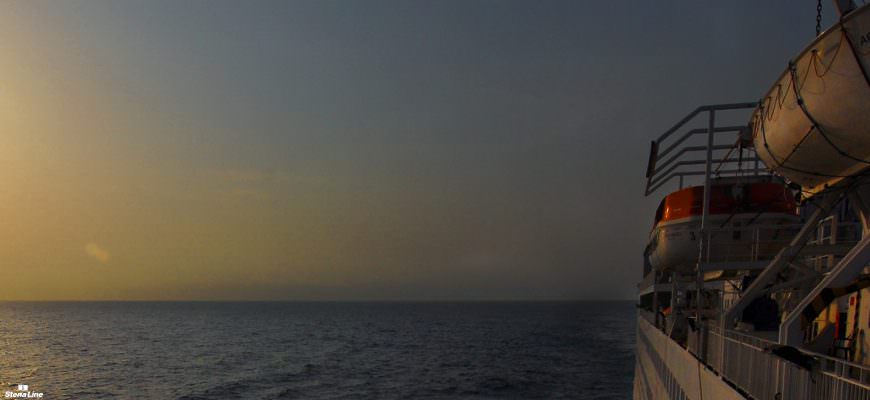 Zonsondergang vanaf de Africa Mercy