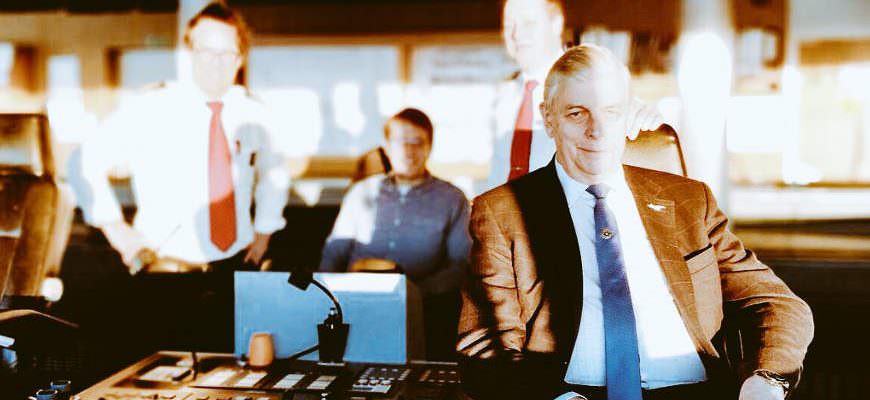 Fred Finn, Worlds Most Travelled Man op de brug Stena Hollandica